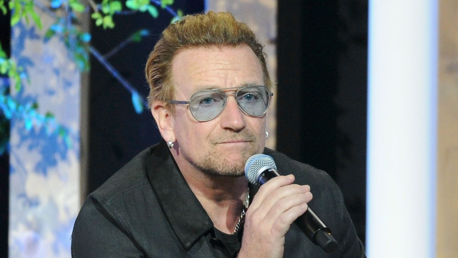 Bono Vox descobre que seu primo é, na verdade, seu irmão, após saber de caso do pai com tia
