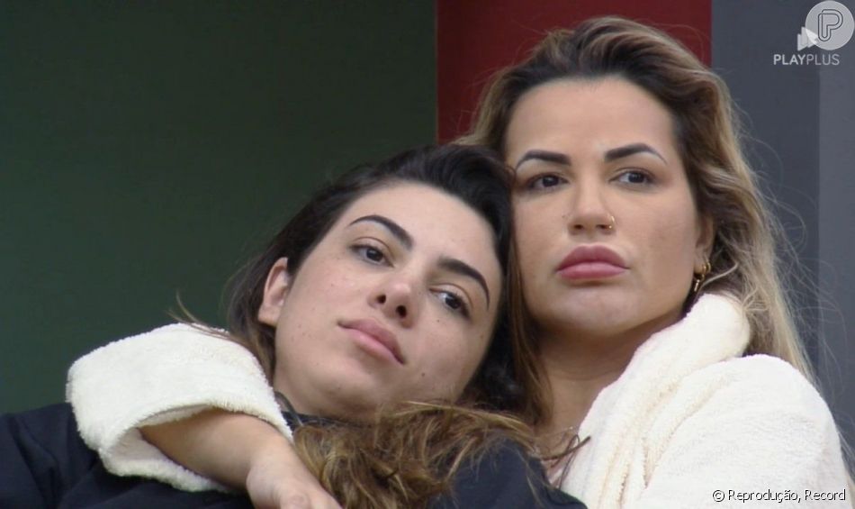 A Fazenda 14: Deolane critica desorganização de Pétala e Bia: “Olha isso, que nojeira!”