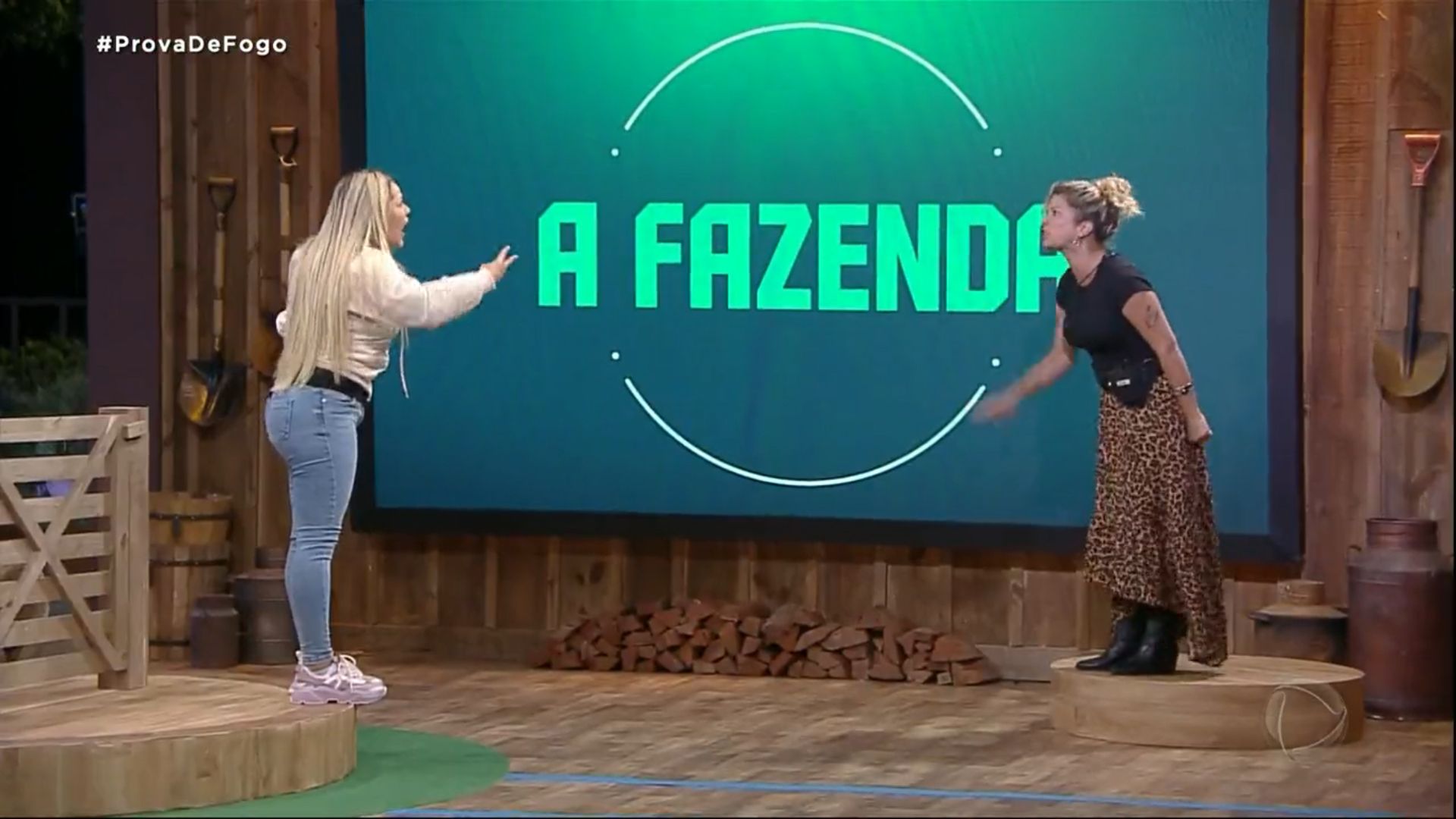A Fazenda 14: Deolane ameaça Babi em bate-boca com a ex-paquita: “Amasso a sua cara”