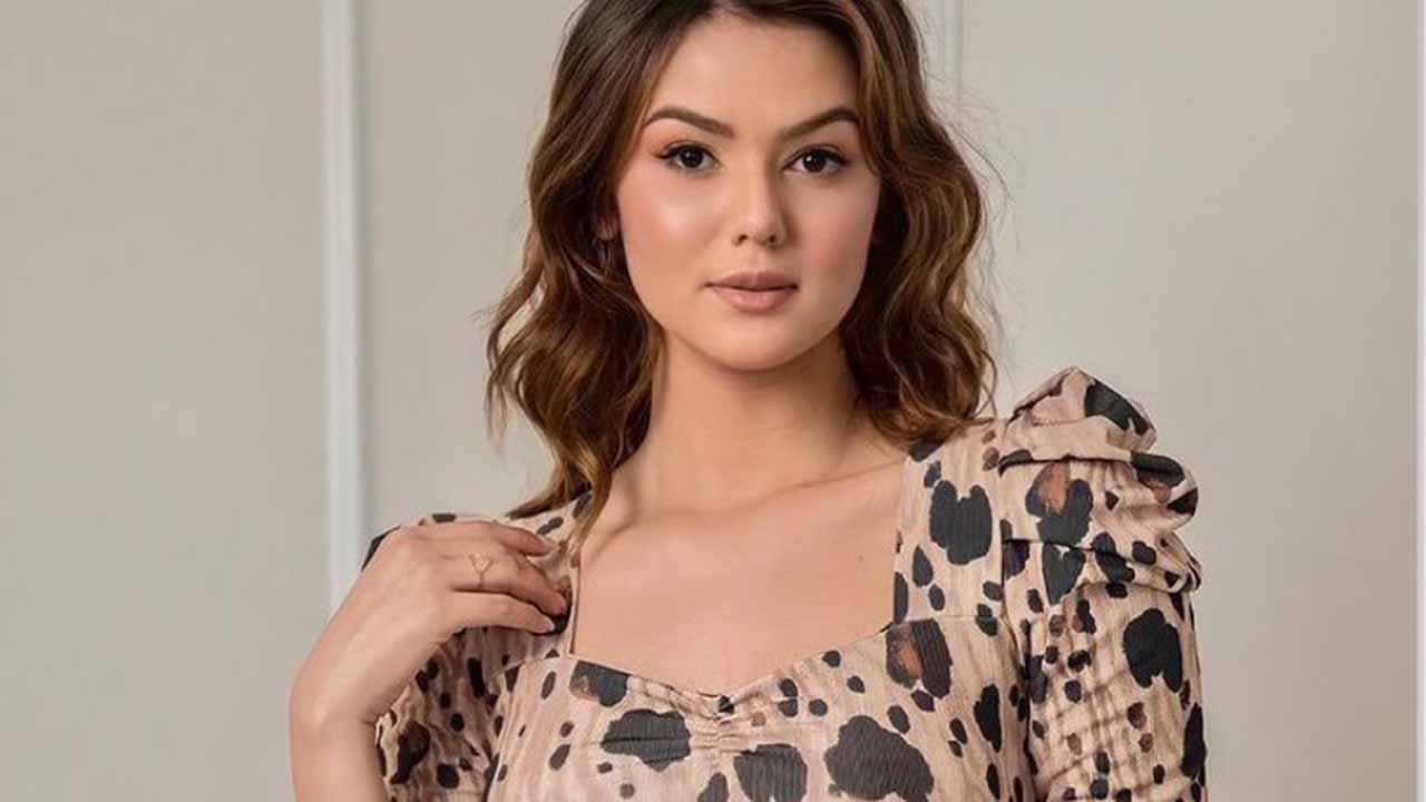 BBB 22: Eslovênia surge de biquíni branco e corpaço impressiona!