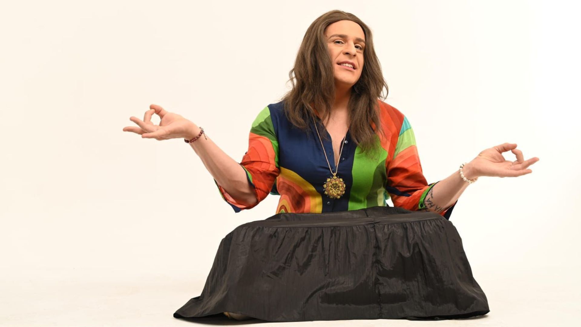 Humorista troca música por comédia e viraliza na web com psicóloga good vibes