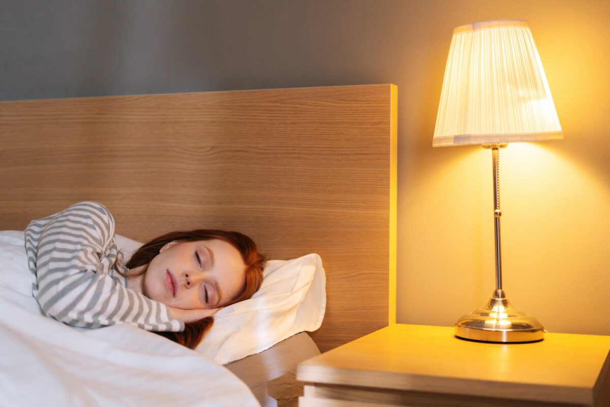 Veja como escolher a iluminação para um quarto confortável