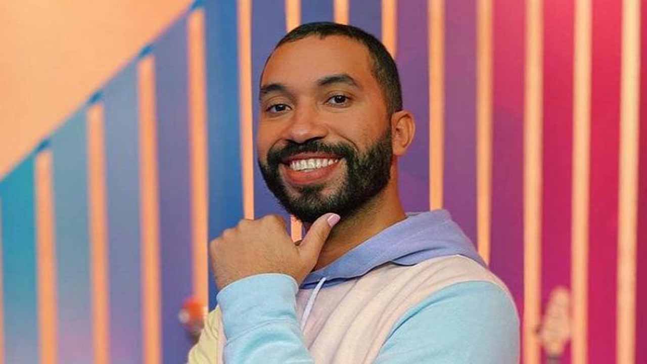 Gil do Vigor dança coladinho e troca beijos com moreno em show de Luan Santana