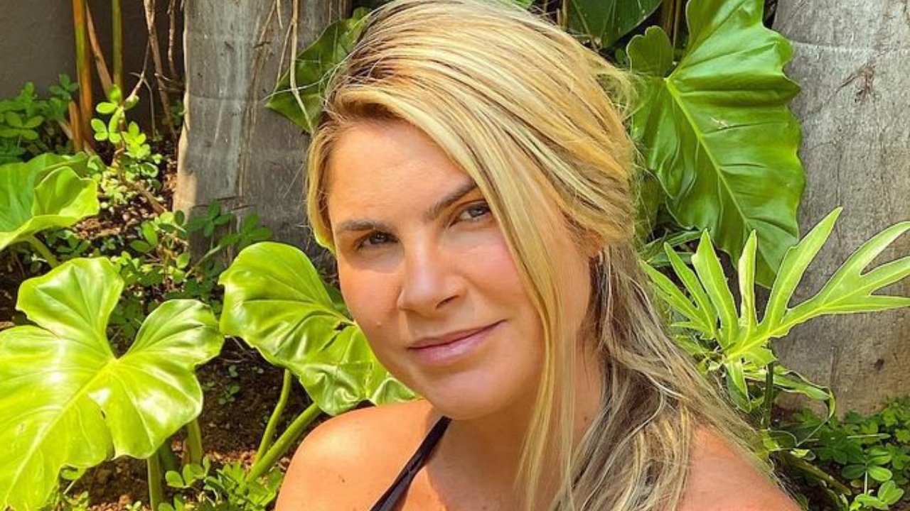 Cora, filha de Julia Faria, rouba a cena durante passeio na praia: ”Perfeição”