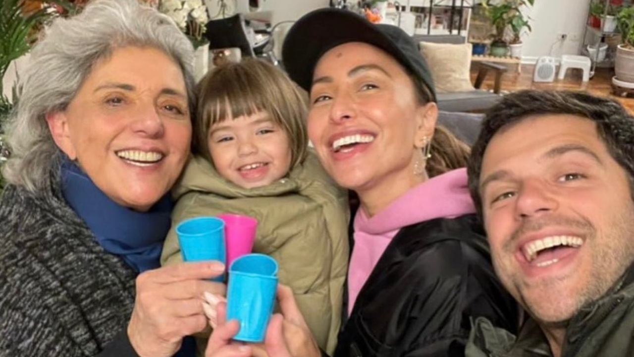 Leda Nagle comemora aniversário de Sabrina Sato: ”Saúde e Sorte”