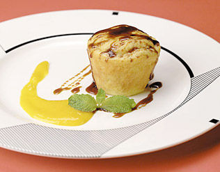 BABA AO RUM E COULIS DE MANGA
