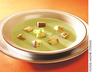 SOPA FRIA DE PEPINO COM IOGURTE