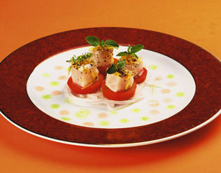 MARINADO COM TOMATE E MANJERICÃO