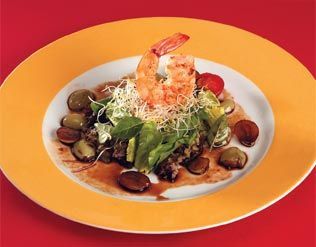 SALADA COM CAMARÃO E TOMATE-CEREJA