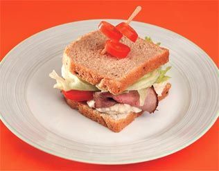 SANDUÍCHE DE ROSBIFE E RICOTA