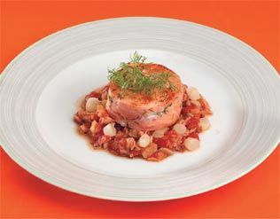 SALMÃO COM RAGU, TOMATE E COGUMELO