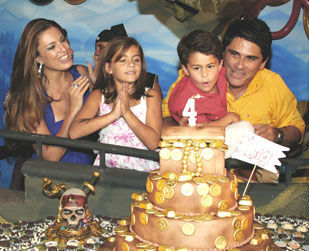 FELIZ ANIVERSÁRIO