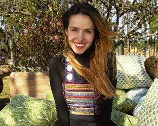 LEONA CAVALLI RETORNA ÀS SUAS ORIGENS