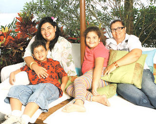A FAMÍLIA DE FABIANA KARLA