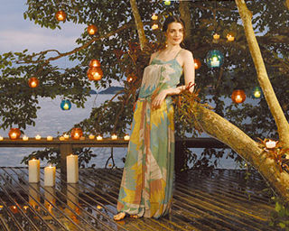 RACHEL WEISZ CELEBRA FASE ILUMINADA NA ILHA