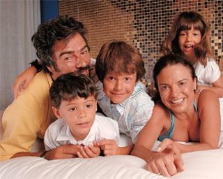 LUIZA TOMÉ SUPERA CRISE COM CARINHO DA FAMÍLIA
