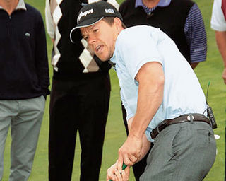 EM CAMPO, O CHARME E O ESTILO DE MARK WAHLBERG