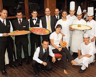 CELEBRIDADES DELICIAM-SE COM BRUNCH DO CHEF CLAUD