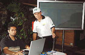 GUSTAVO VICENZOTTO CONFERE PLACAR DA PARTIDA
