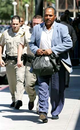 O.J. Simpson paga fiança e sai da prisão…