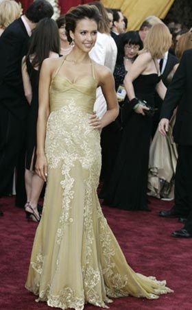 Jessica Alba fala sobre sua 1ª paquera...