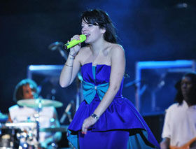 Lily Allen se irrita com mensagens de texto...
