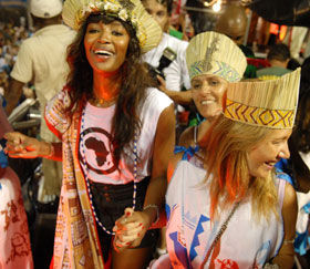 SALVADOR: Naomi Campbell no Cortejo Afro…