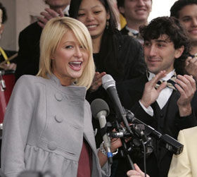 Paris Hilton virou boneca...