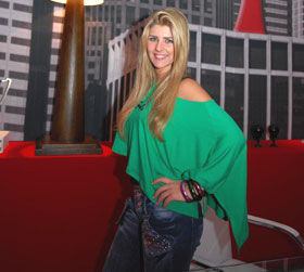 Íris Stefanelli festeja aniversário em...