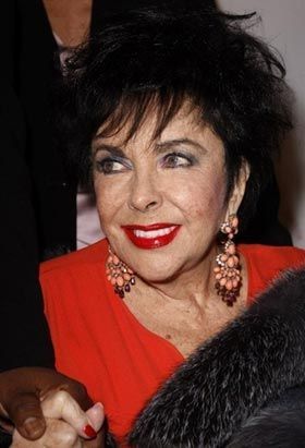 Elizabeth Taylor se recupera e volta para...