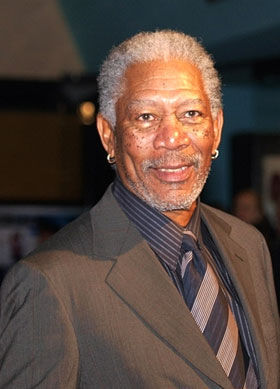 Morgan Freeman deixa o hospital...
