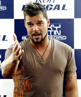 Ricky Martin é pai de gêmeos de barriga...