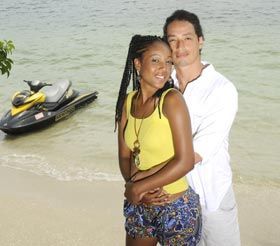 Negra Li festeja seus 29 anos sem o marido...
