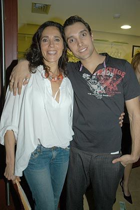 Christiane Torloni aplaude…