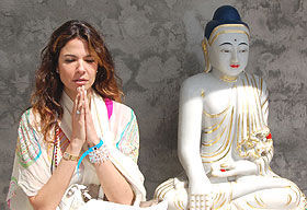Luciana Gimenez no templo…
