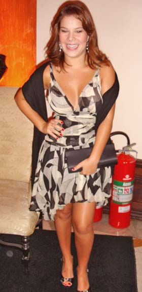 FESTA: Fernanda Souza engorda…