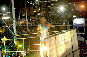 SALVADOR: Cláudia Leitte arrasa...