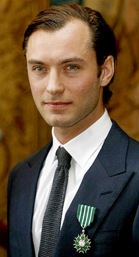 Jude Law ganha honra do embaixador…