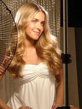 Monique Alfradique muda o visual…