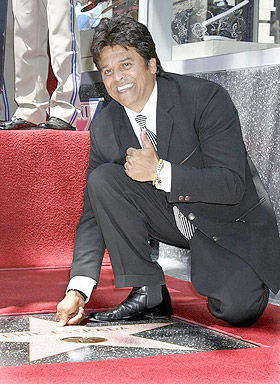 Erik Estrada ganha estrela na Calçada…