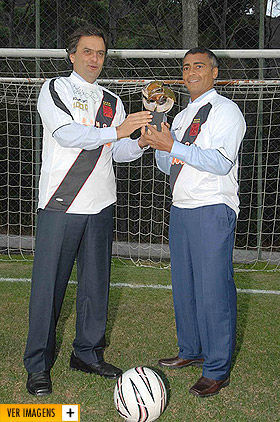 Romário faz o gol 1001º em Aécio…