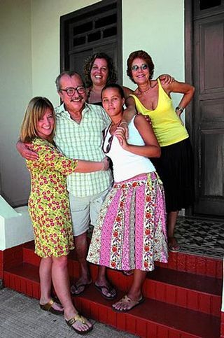O ESCRITOR JOÃO UBALDO RIBEIRO COM SUA FAMÍLIA