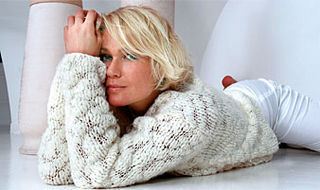 XUXA RETORNA DAS FÉRIAS EM FORMA E CARNAVALESCA