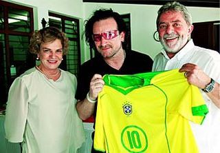 BONO E ZEZÉ DI CAMARGO ALMOÇAM COM LULA NO DF