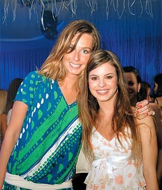TODA GRAÇA DE MARIANA WEICKERT E DE STHEFANY BRITO EM LANÇAMENTO