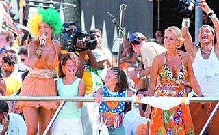 A BAHIA E IVETE SANGALO RECEBEM XUXA E SASHA