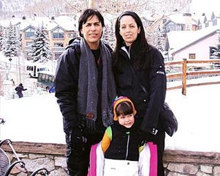 TOM CAVALCANTE APRESENTA A NEVE À SUA FILHA CACULA