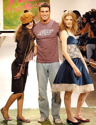 CAUÃ REYMOND AGITA SHOW DE MODA ADOLESCENTE EM SP