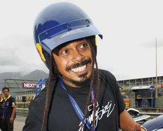 FALCÃO A TODA VELOCIDADE