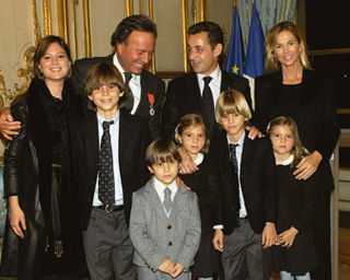 JULIO IGLESIAS E SARKOZY